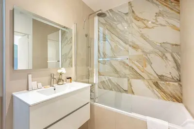 Salle de bains dans l'établissement A4#Premium#Arc de Triomphe#ChampsElysées#3Bedrooms#AC