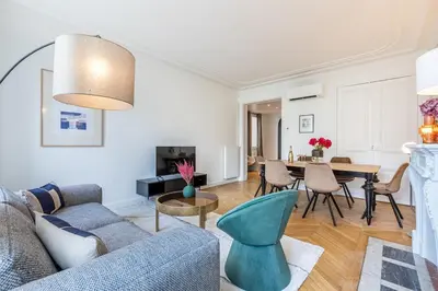 Coin salon dans l'établissement A4#Premium#Arc de Triomphe#ChampsElysées#3Bedrooms#AC