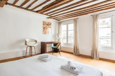 Un ou plusieurs lits dans un hébergement de l'établissement Charming air-conditioned apartment - Saint Germain