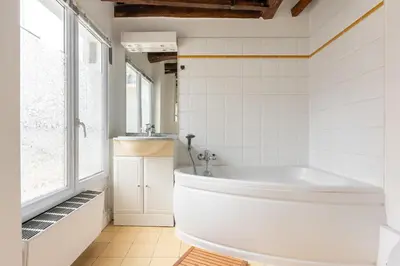Salle de bains dans l'établissement Charming air-conditioned apartment - Saint Germain