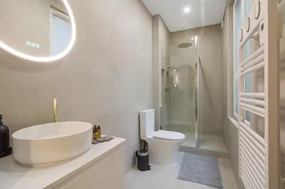 Salle de bains dans l'établissement Modern studio in the heart of Paris near Eiffel Tower