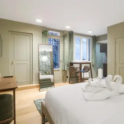 Modern studio in the heart of Paris near Eiffel Tower
