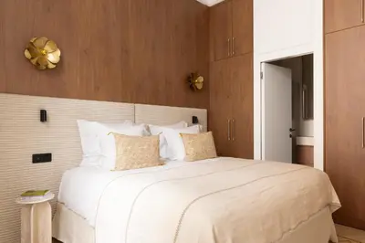 Un ou plusieurs lits dans un hébergement de l'établissement Amazing apartment 2BR 6P - Louvre Museum