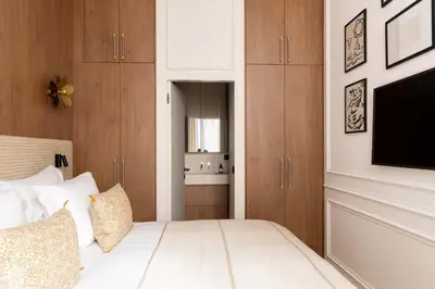 Un ou plusieurs lits dans un hébergement de l'établissement Amazing apartment 2BR 6P - Louvre Museum