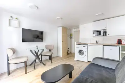 Cuisine ou kitchenette dans l'établissement Studio de charme au cœur du Sentier II