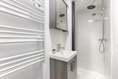 Salle de bains dans l'établissement Studio de charme au coeur du Sentier I