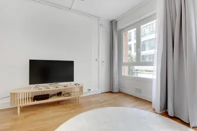 Télévision ou salle de divertissement dans l'établissement New apartment near Montparnasse in Paris 15