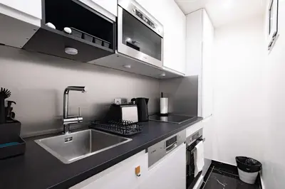 Cuisine ou kitchenette dans l'établissement Typical Flat 4 Guests Best Neighborhood