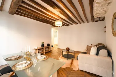 Coin salon dans l'établissement Typical Flat 4 Guests Best Neighborhood