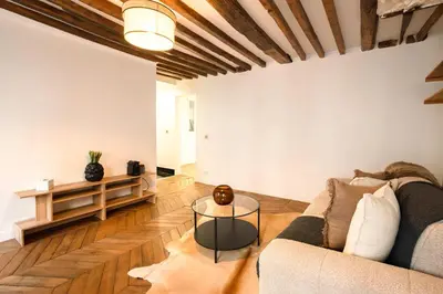 Coin salon dans l'établissement Typical Flat 4 Guests Best Neighborhood