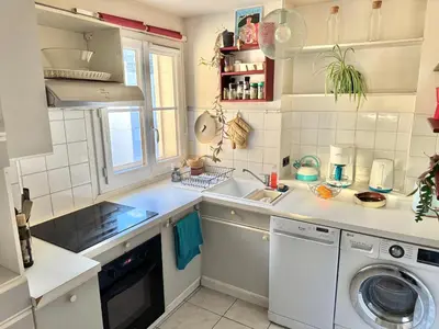 Cuisine ou kitchenette dans l'établissement Havre de paix à 20min des champs elysées