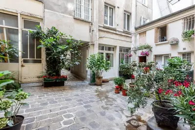 Jardin de l'établissement Charming Parisian Retreat in the Heart of the City