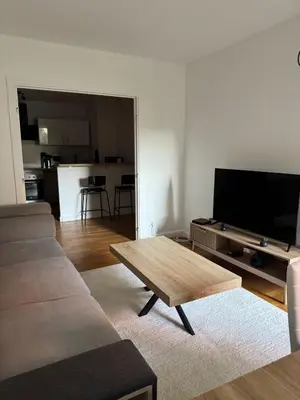 Télévision ou salle de divertissement dans l'établissement Large apartment for 10 people Saint Fargeau