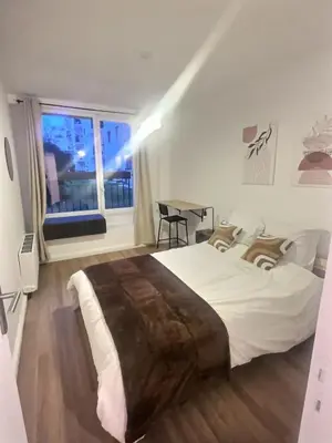 Un ou plusieurs lits dans un hébergement de l'établissement Large apartment for 10 people Saint Fargeau