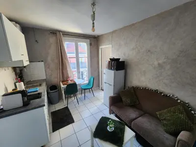 Cuisine ou kitchenette dans l'établissement Quiet Cosy Apartment near Montmartre - Paris