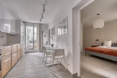 Cuisine ou kitchenette dans l'établissement Charming two-room apartment with terrace in Saint-Germain-des-Prés