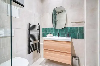 Salle de bains dans l'établissement Charming Parisian loft for 2 to 4 people
