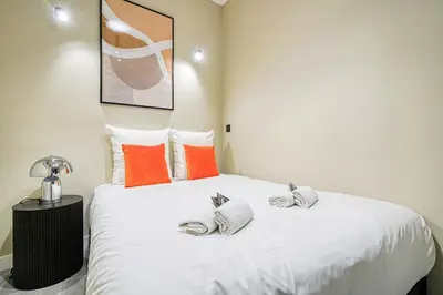 Un ou plusieurs lits dans un hébergement de l'établissement Charming Parisian loft for 2 to 4 people