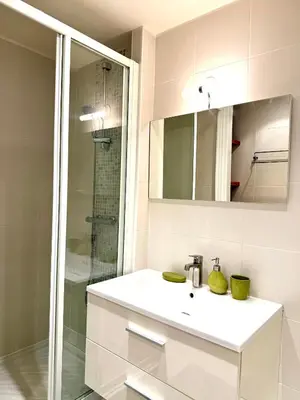 Salle de bains dans l'établissement Appartement familial 2 chambres avec balcon