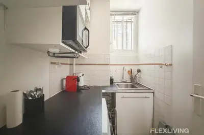 Cuisine ou kitchenette dans l'établissement Charmant T2 20ème quartier culturel et dynamique