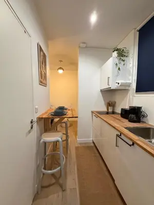 Cuisine ou kitchenette dans l'établissement Studio one street away from the Marais!