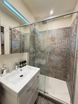 Salle de bains dans l'établissement Studio one street away from the Marais!