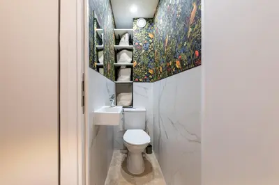 Salle de bains dans l'établissement Bright Modern Vintage Renovated Flat In Le Marais