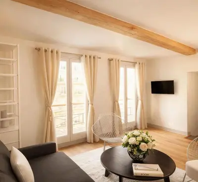 Télévision ou salle de divertissement dans l'établissement Charming property - Notre Dame Cathedral