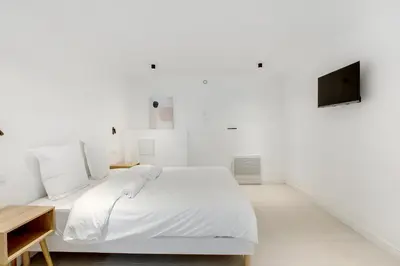 Un ou plusieurs lits dans un hébergement de l'établissement Cozy & equipped apartment 5 min from the metro