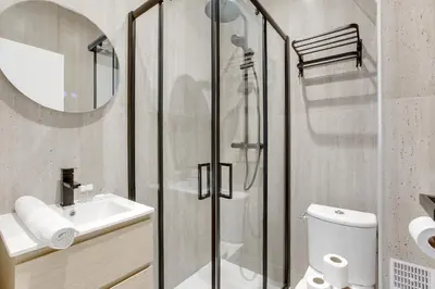 Salle de bains dans l'établissement Cozy & equipped apartment 5 min from the metro