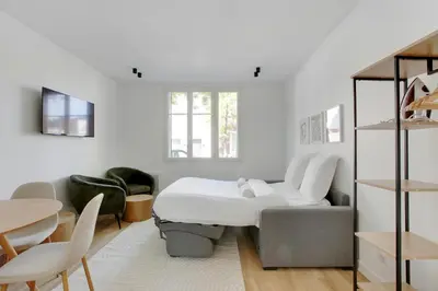 Coin salon dans l'établissement Cozy & equipped apartment 5 min from the metro
