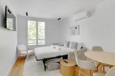 Un ou plusieurs lits dans un hébergement de l'établissement New, air-conditioned apartment - close to Paris