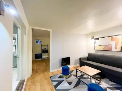 Coin salon dans l'établissement UrbanFlat 89 - 3 bedrooms Parisian Apartment