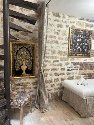 Un ou plusieurs lits dans un hébergement de l'établissement ATELIER D artiste sur L Ile Saint Louis
