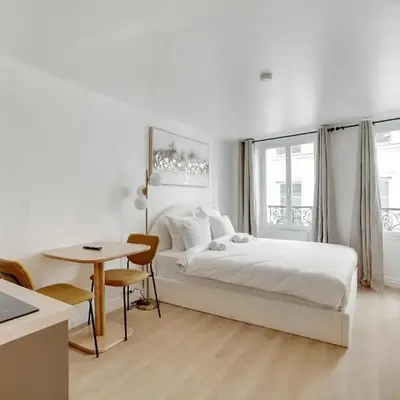Cozy and central studio in Paris Share Save