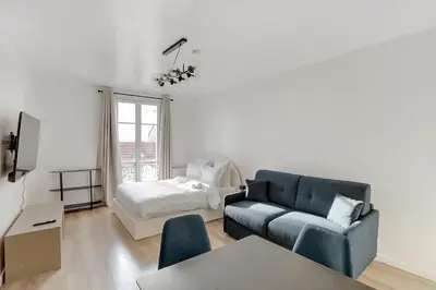 Coin salon dans l'établissement Spacious and comfortable studio in Bastille