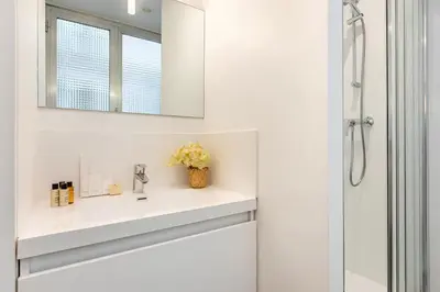 Salle de bains dans l'établissement B1#Premium#2Bedrooms#ArcdeTriomphe#AC#ChampsElysées