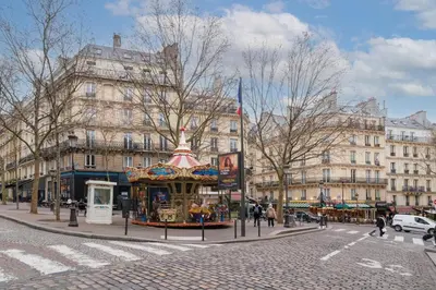 Vue générale sur Paris ou vue de la ville depuis l'appartement