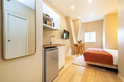 Cuisine ou kitchenette dans l'établissement Cozy and well arranged studio - Pereire