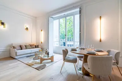 Coin salon dans l'établissement Elegant 2-room air-conditioned apartment - Paris 17