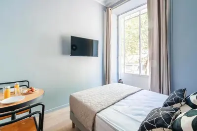 Télévision ou salle de divertissement dans l'établissement Bright, air-conditioned studio in Paris 17
