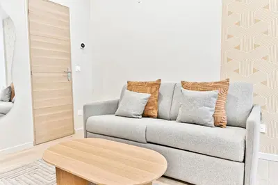Coin salon dans l'établissement Air-conditioned & comfortable studio in Paris 17