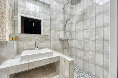 Salle de bains dans l'établissement Charming Loft 2p Montmartre Joffrin