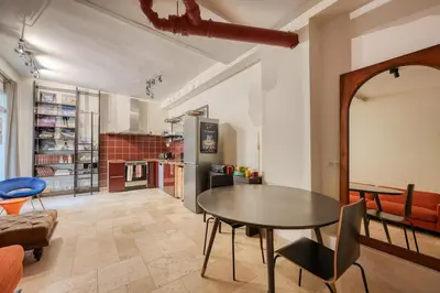 Cuisine ou kitchenette dans l'établissement Charming Loft 2p Montmartre Joffrin