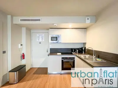 Cuisine ou kitchenette dans l'établissement UrbanFlat 132 - Superbe appartement de 4 chambres dans le centre