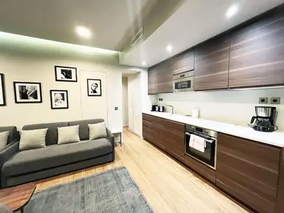 Cuisine ou kitchenette dans l'établissement UrbanFlat 79 - Bel appartement de 4 chambres Republique