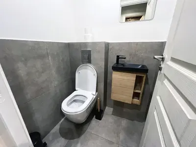 Salle de bains dans l'établissement UrbanFlat 79 - Bel appartement de 4 chambres Republique
