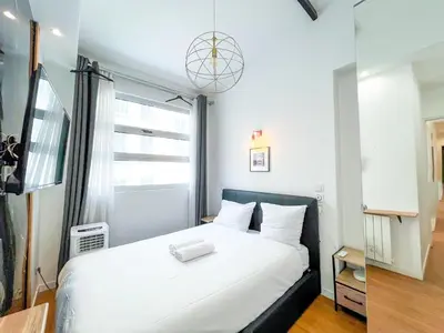 Un ou plusieurs lits dans un hébergement de l'établissement UrbanFlat 115 - Grand Duplex dans le centre de Paris