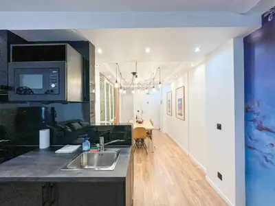 Cuisine ou kitchenette dans l'établissement Urban Flat 105 - Haussmann Opera 4 bedrooms apartment