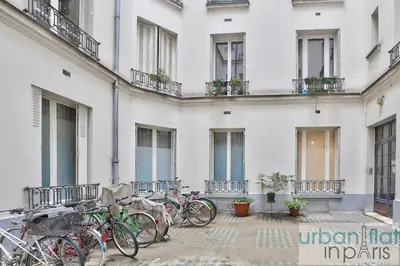 Vélo sur le terrain de l'établissement UrbanFlat 140 - Beautiful Duplex apartment in Saint-Germain des Pres ou dans les environs